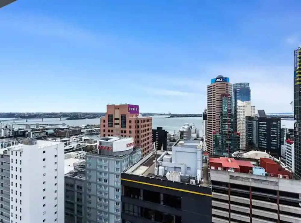 Stunning 2BR w/ Views Near Sky Tower- Zodiak Stays