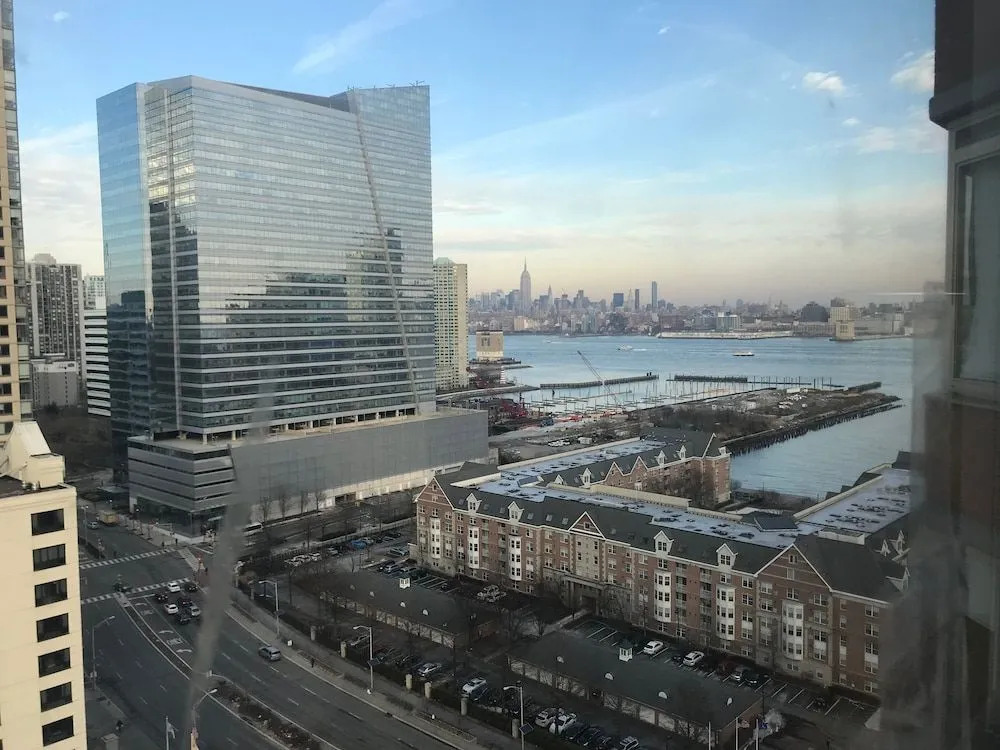 Skyview Luxury Suites - New York City