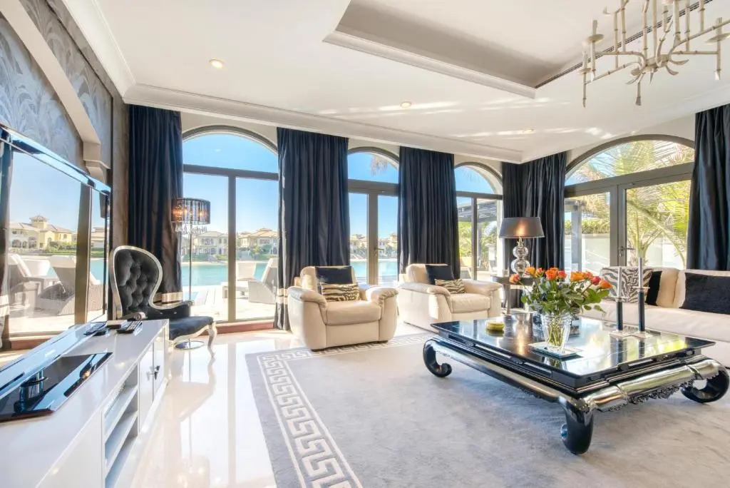 Maison Privee - Glamourous Beachfront Villa on The Palm w/ Pool