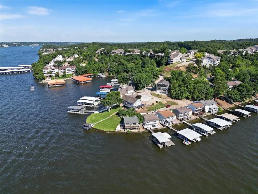 Lakefront Home With Game Room, Firepits & Gazebo at 3MM