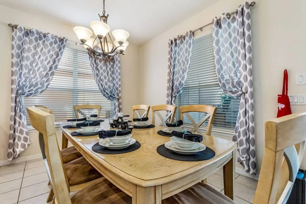 Gorgeous Davenport 5 Bed Villa with Pool Hot Tub