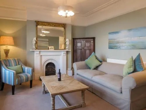 14 Market Cross Place - Beachfront location with lovely sea views - Aldeburgh Coastal Cottages