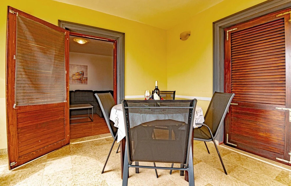 Nice Apartment in Rogoznica With Wifi and 1 Bedrooms