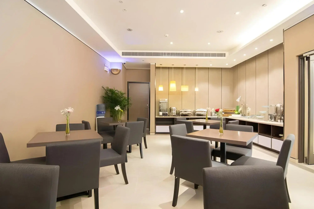 Homeinn Plus Hotel (Shanghai Dishui Lake Port City New World)
