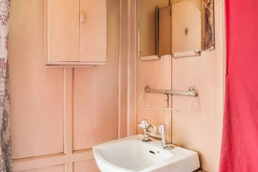GuestHouser 1 BR Houseboat 1fda