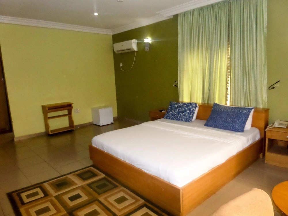 Junbic Apartment and Suites