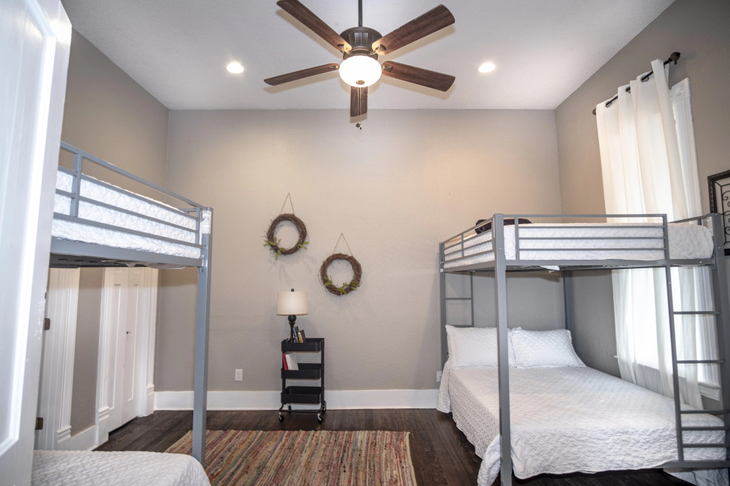 Restored Historic 2br/1.5ba House Near Downtown
