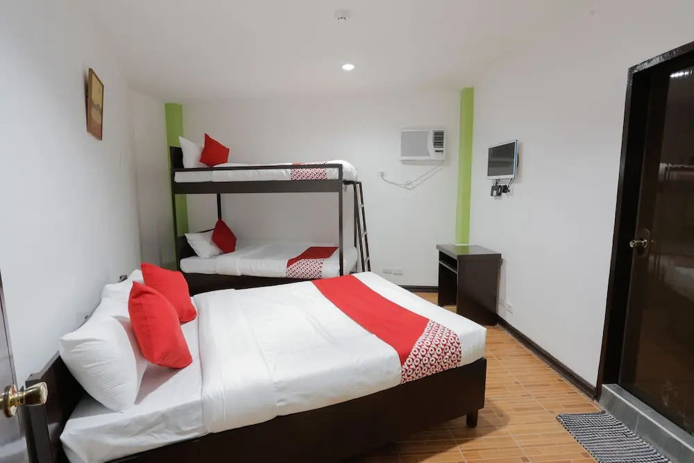 OYO 214 Elles Pension House