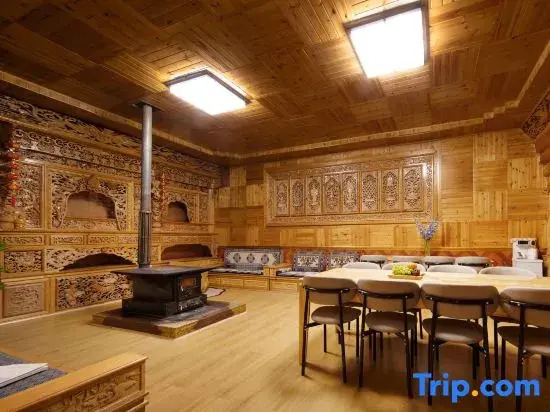 Shangri-La Qibei Homestay (Dukezong Ancient City)