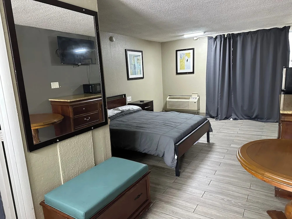 Amerihill Inn & Suites Greensboro
