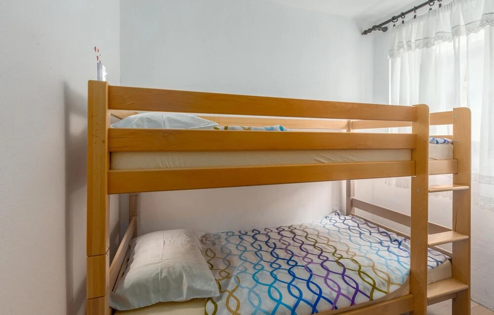 Beautiful Home in Tar With 2 Bedrooms and Wifi