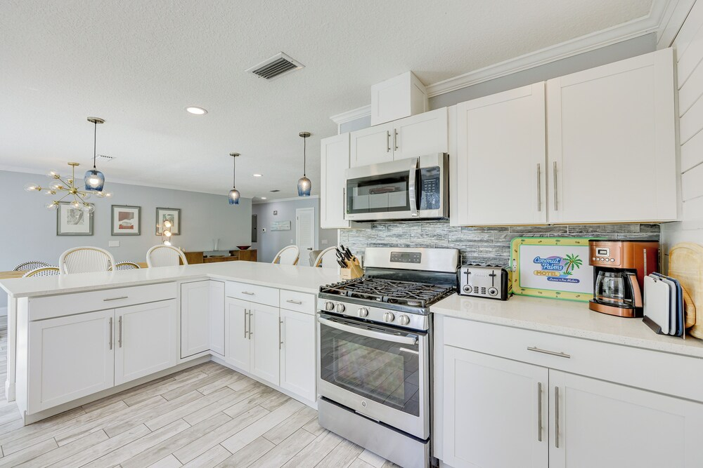 Coastal Home w/ Heated Pool: Mins to Beach & Mayo!