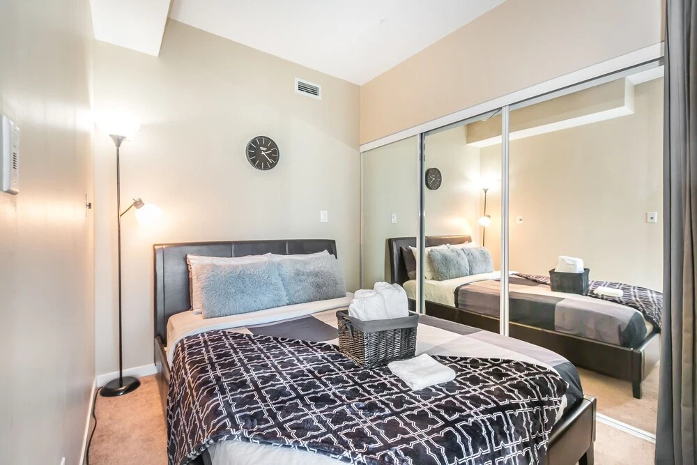 Bremner Condos - Maple Leaf Square