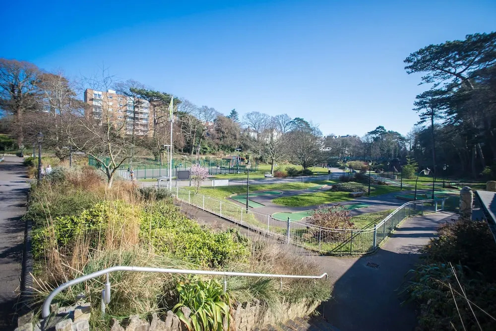Chine Gardens Apartment