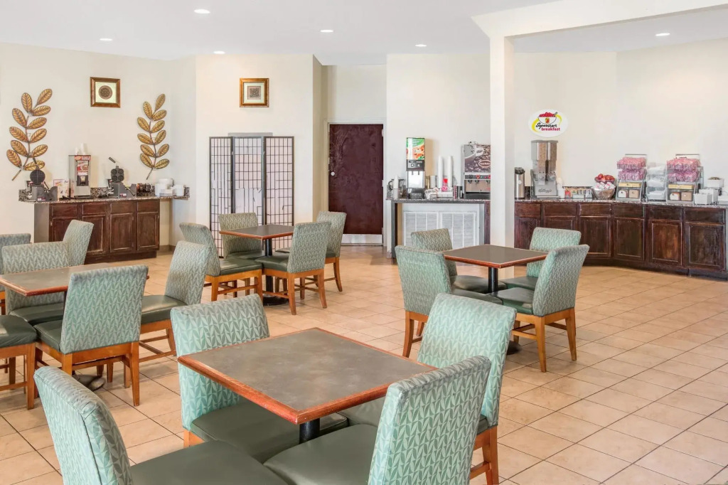 Super 8 by Wyndham Biloxi at the Beach