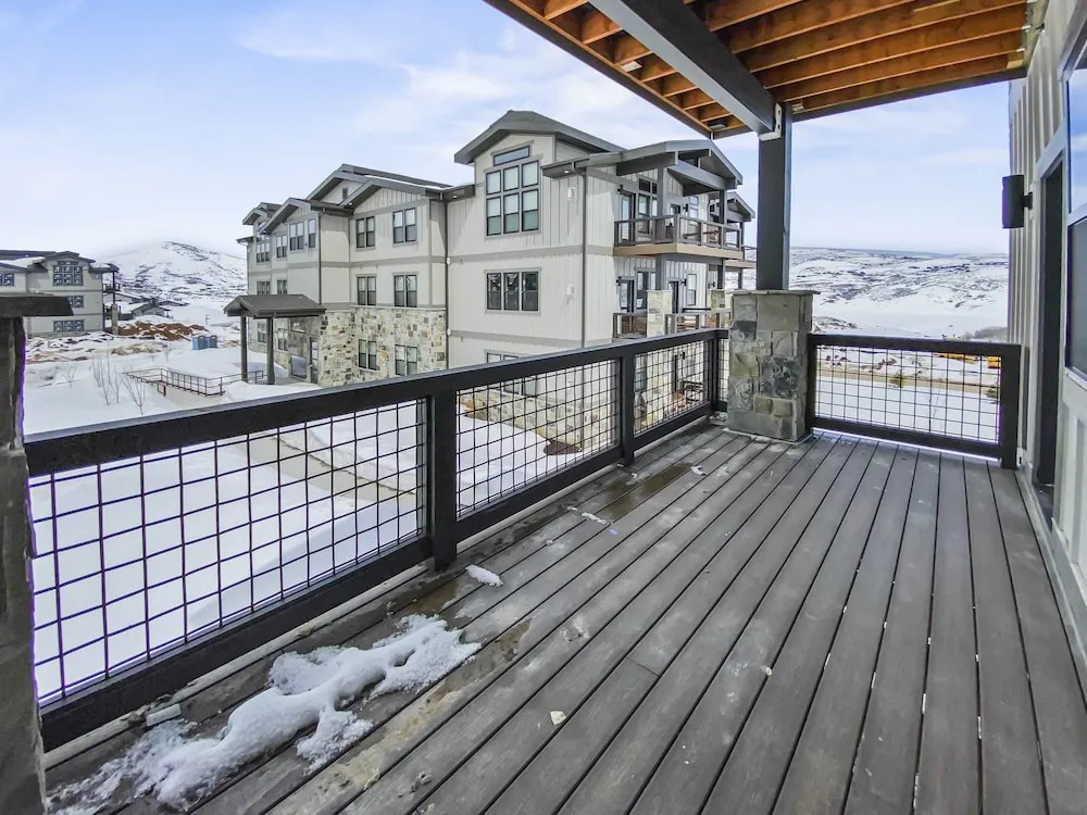 Jordanelle Mountain Paradise 204 3 Bedroom Condo by RedAwning
