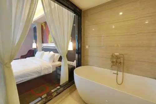 Eiffel Hotel
