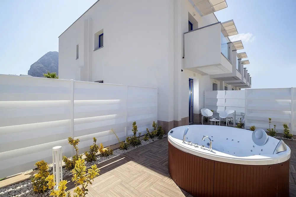 Sundeck Hotel