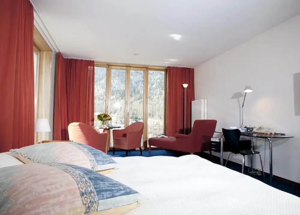 Hotel S