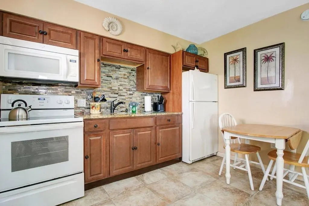 Five Palms Suite 204 - Daily - Weekly - Monthly