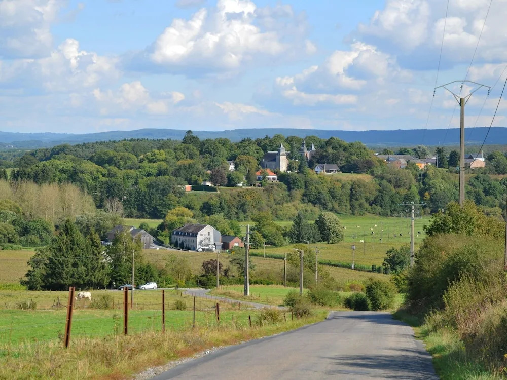 Cozy Holiday Home in Somme-Leuze with River View