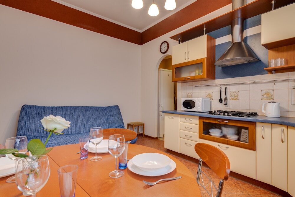 Балакирева снять квартиру липецк. L apart. L apart. Гостиница incity лобня. Отель инсити лобня.