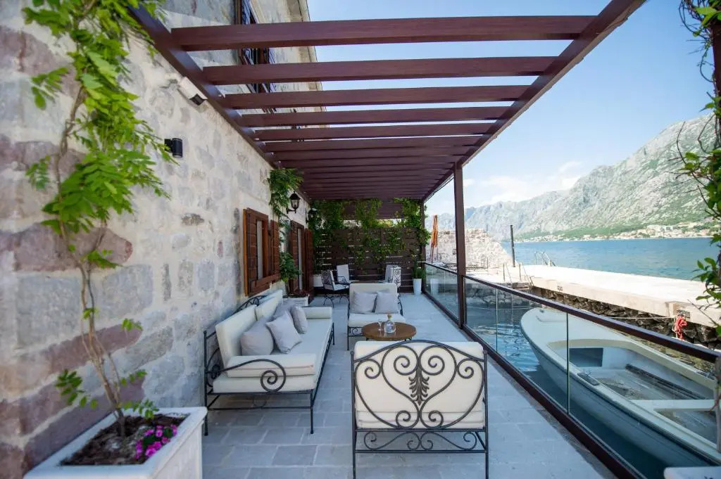 SEASIDE HOUSE KOTOR