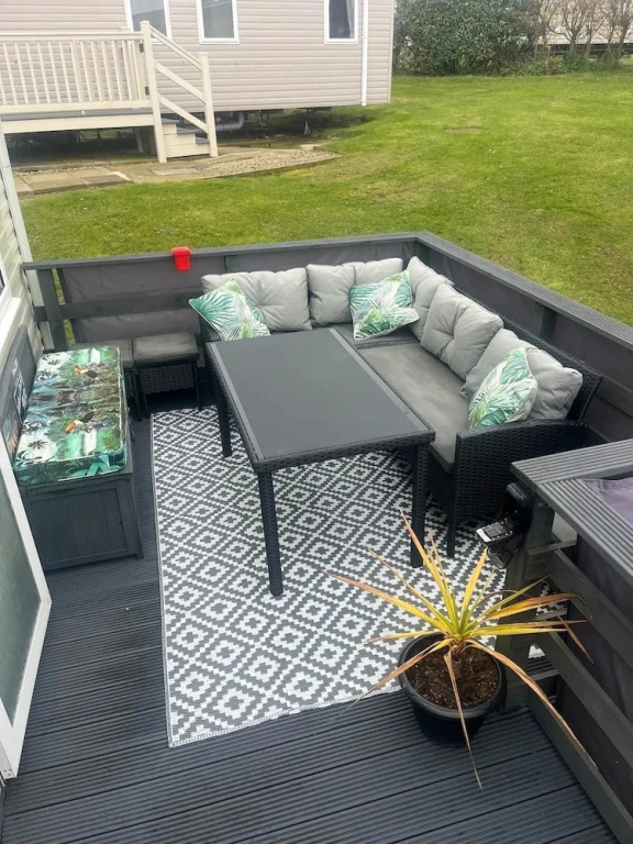 House Sleeps 8 With Sea View and Parking