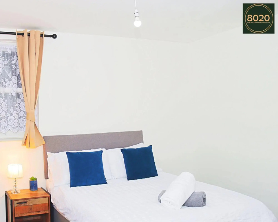 Spacious 2 Bed apartment - Sleeps 6 - Burnham Village