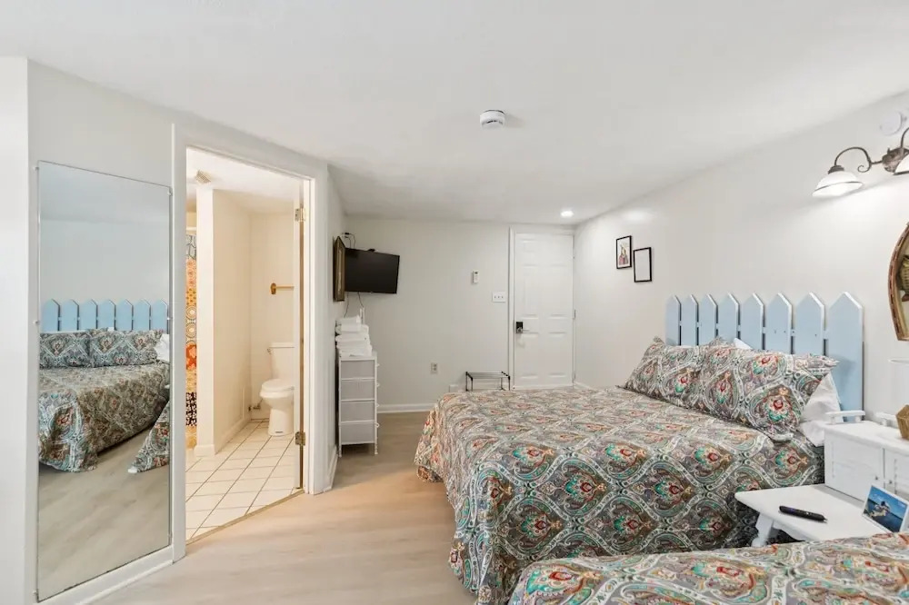 Dave's Last Resort Poolside - Long Stay Discount - Comforting Cabin 2 1 Bedroom Hotel Room