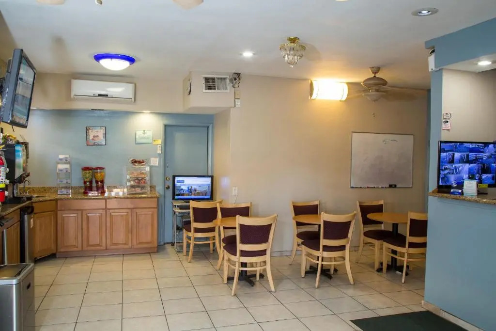 Townhouse Inn and Suites