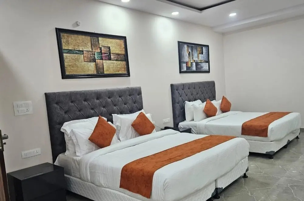 Hotel The Grand