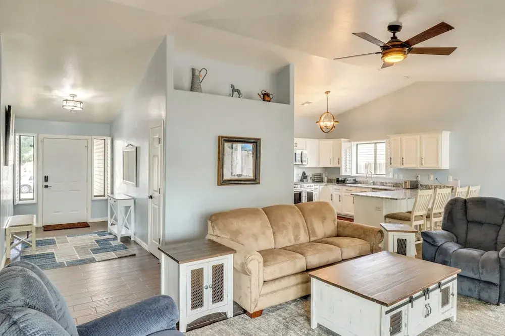 Private Hot Tub: Show Low Home 3 Mi to Lake