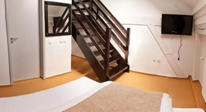 Edel House