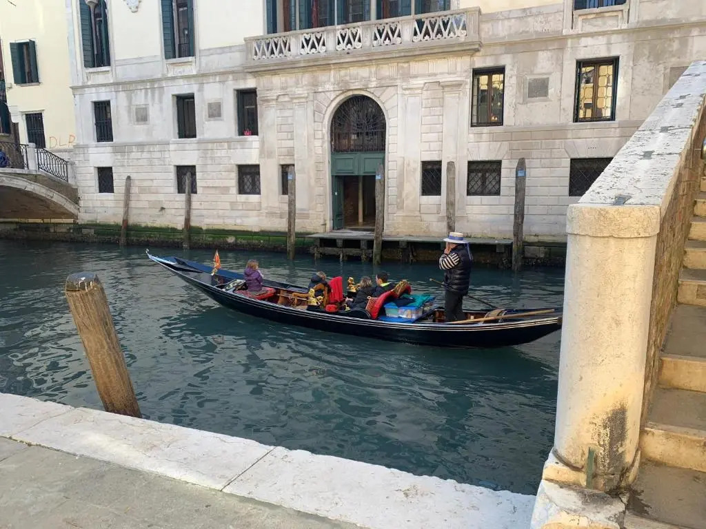 New View Canal Lovers Apartment