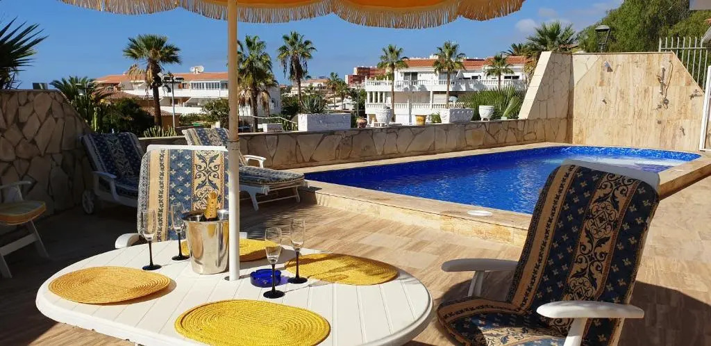 Sunny house with private pool and sea view