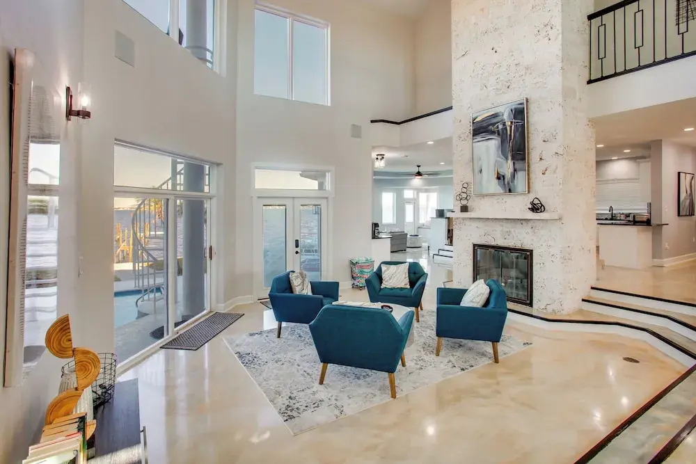 Riverfront Fort Myers Luxury Home w/ Heated Pool