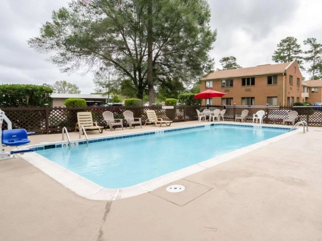 Econo Lodge Colonial