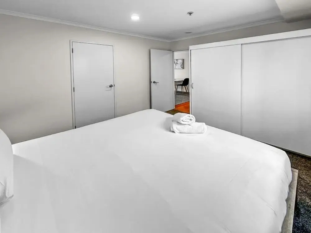 2BR Newmarket Retreat near Broadway: Zodiak Stays