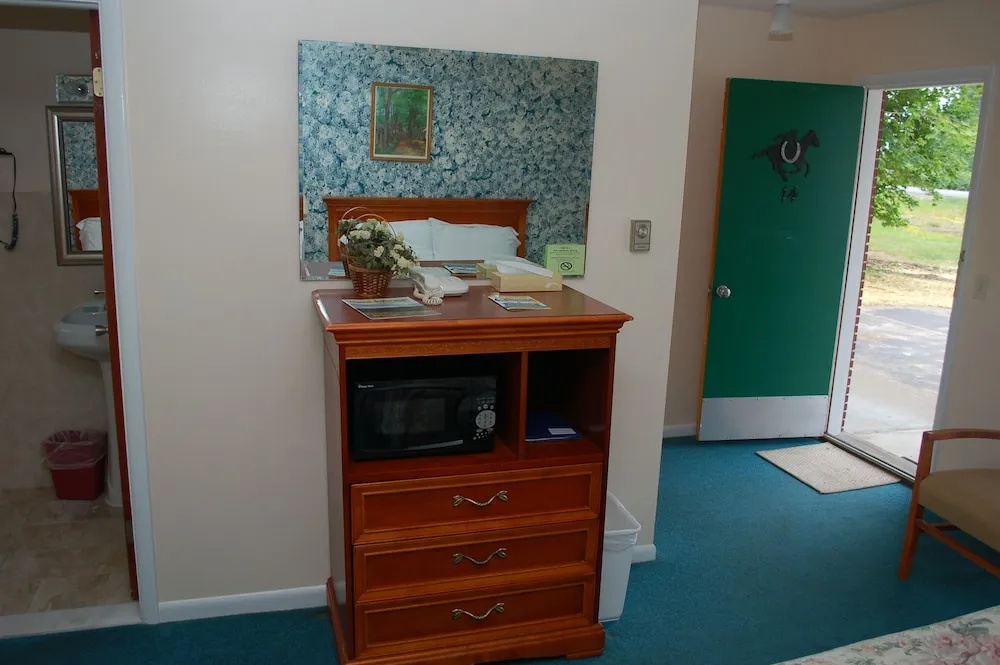 Sara Glen Motel - Saratoga Springs-Glens Falls