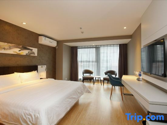 Ease Hotel (Xi'an Gaoxin 4th Road, Daduhui，Fengqing Park Metro Station）