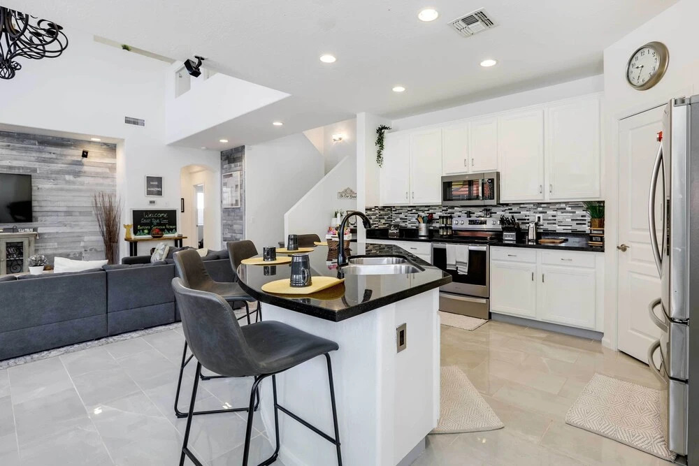 Pool, Fire Pit & Grill: Goodyear Home!