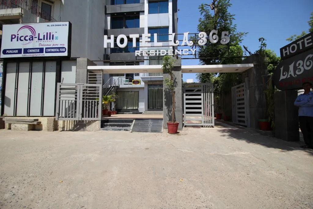 FabHotel La 365 Navrangpura