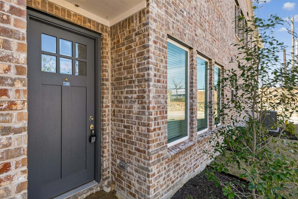Private Escape Near Dfw Fort Worth At&t Fifa 2 Bedroom Home