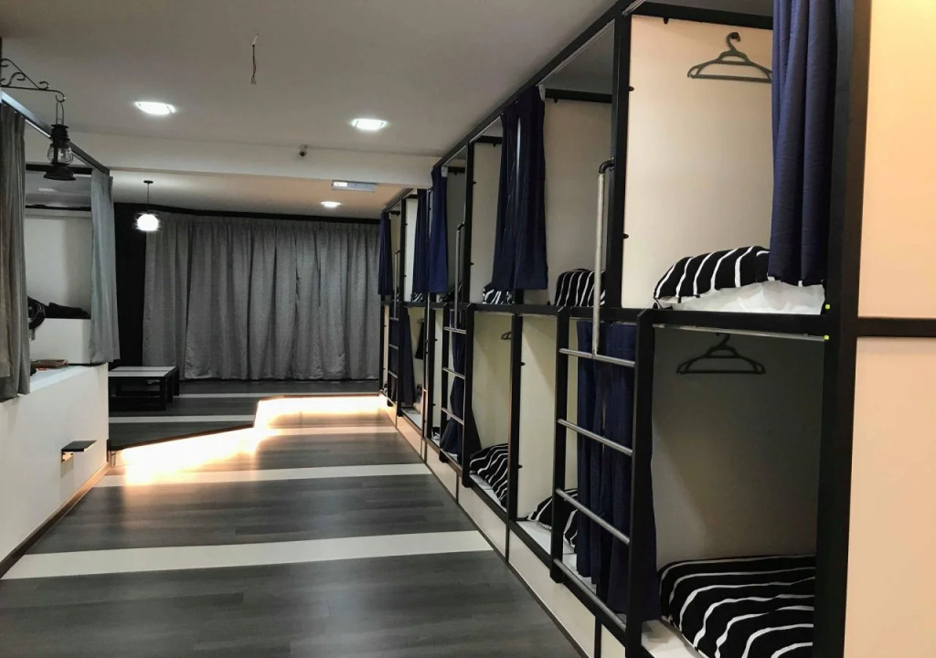 Cabin 18 - Hostel