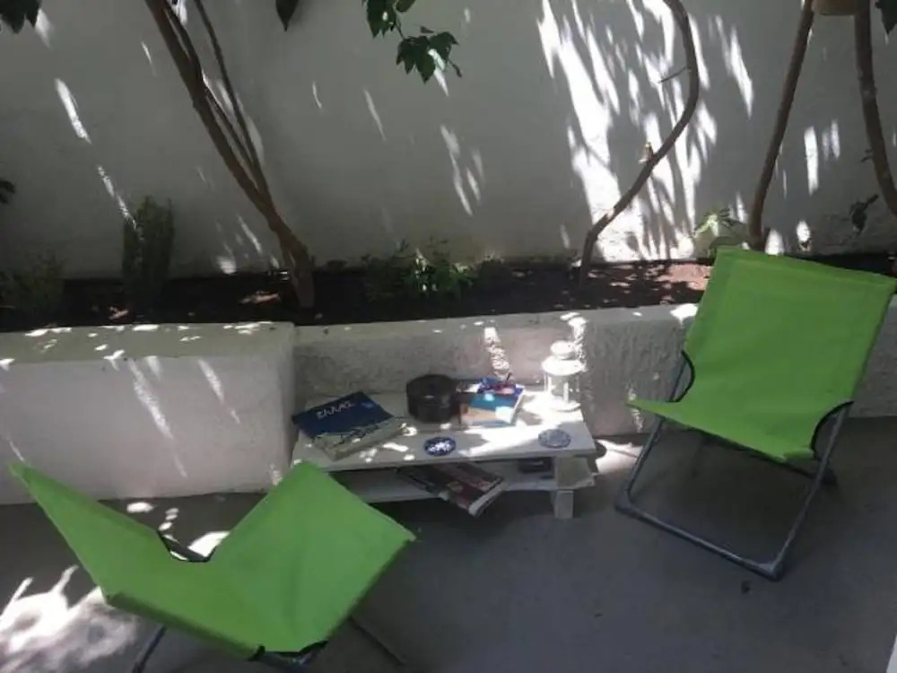 Cozy smart apt with courtyard in Koukaki
