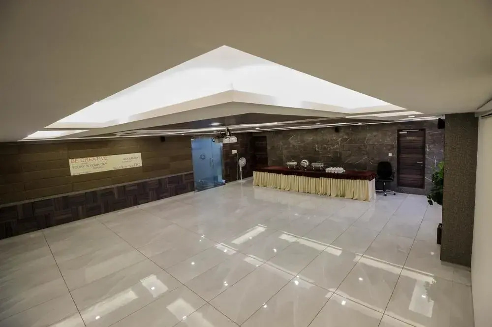 OYO Rooms High Court SG Highway