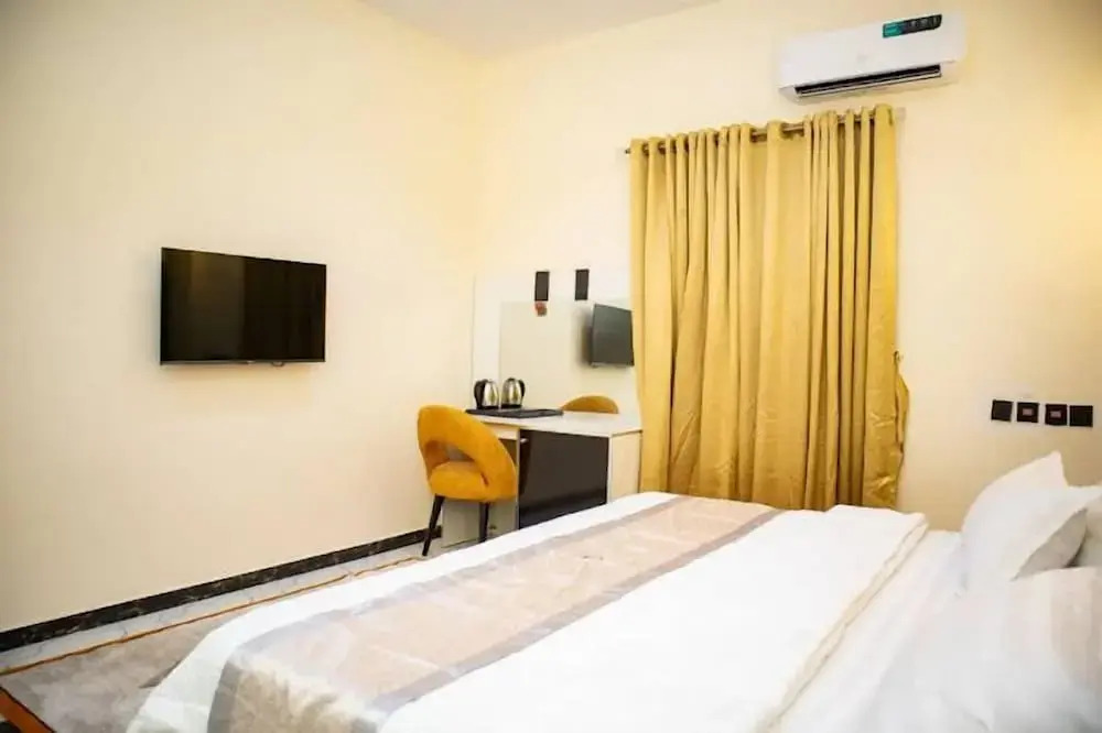 Pula Pula Luxury Hotel and Suites