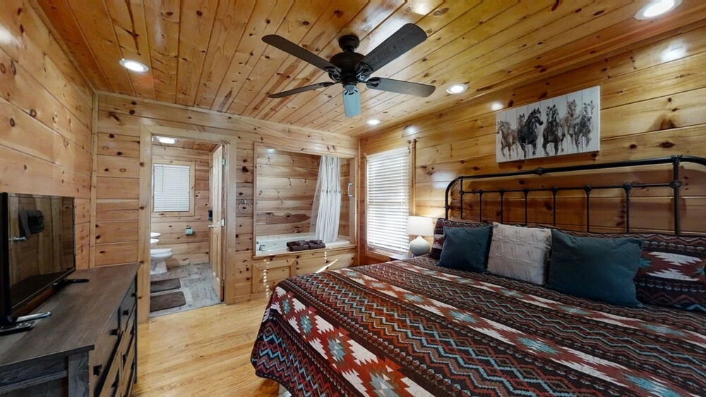 Pleasant Hollow 2 Bedroom Cabin by Redawning