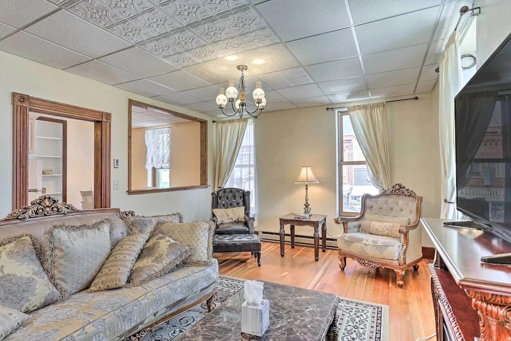 Black Hills Basecamp: 2 Historic Dtwn Custer Apts